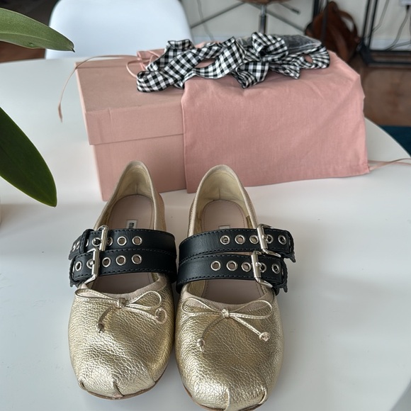 RARE Miu Miu ballet flat. Worn just a handful of times, still in box. - Picture 5 of 11